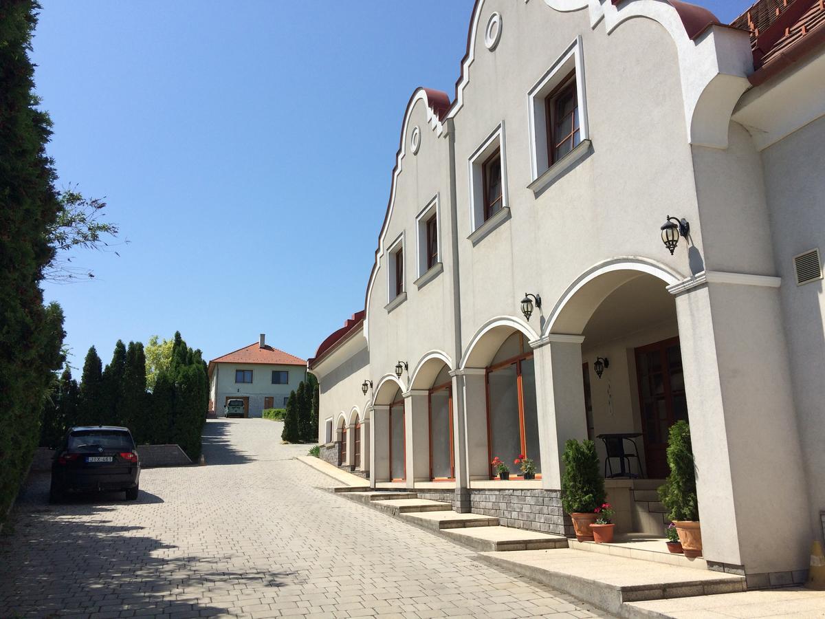Natural Panzio Дьёр Экстерьер фото
